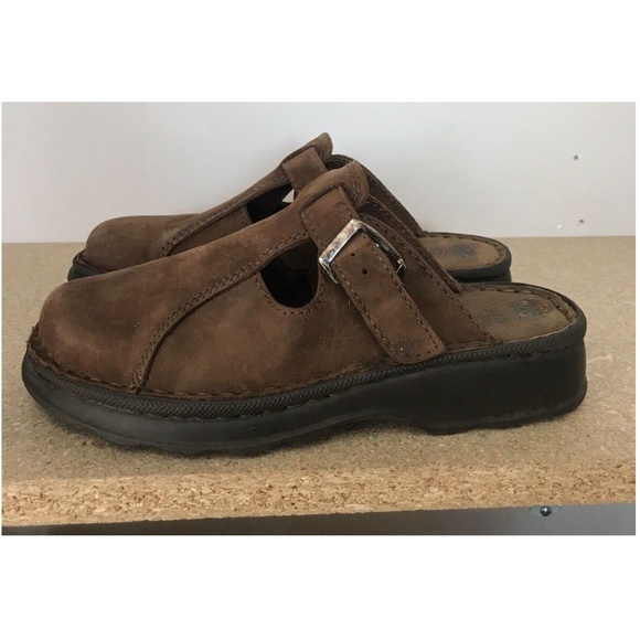womens slip on clogs